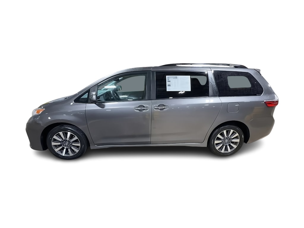 Thumbnail: 2020 Toyota Sienna - 3