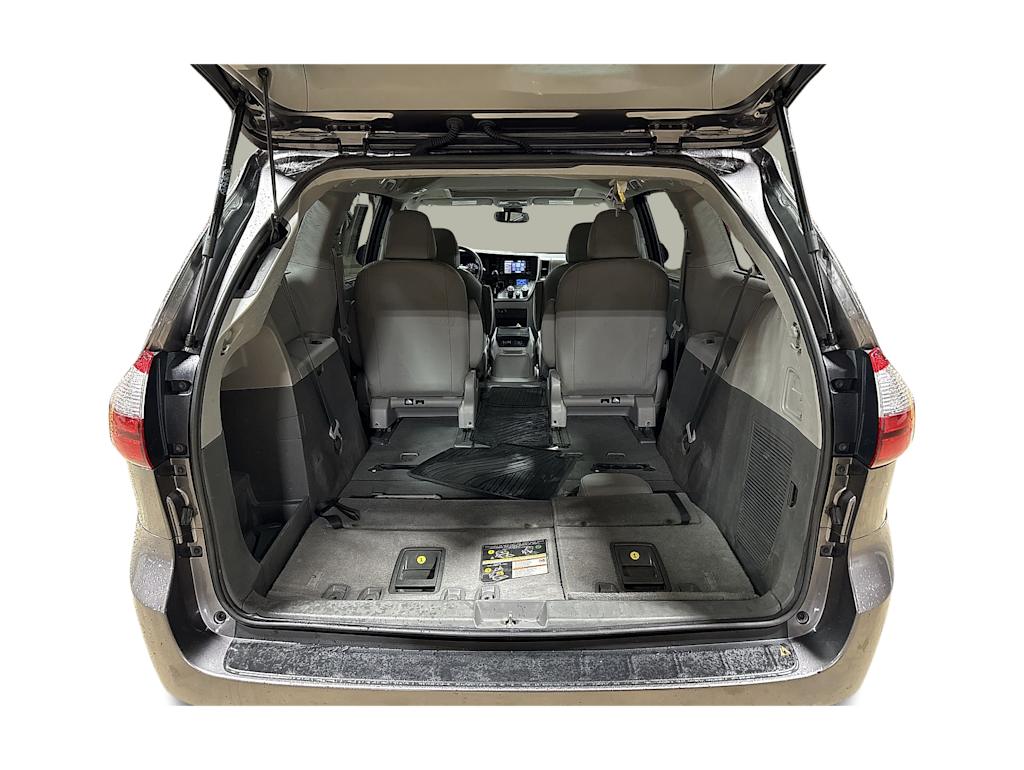 Thumbnail: 2020 Toyota Sienna - 15