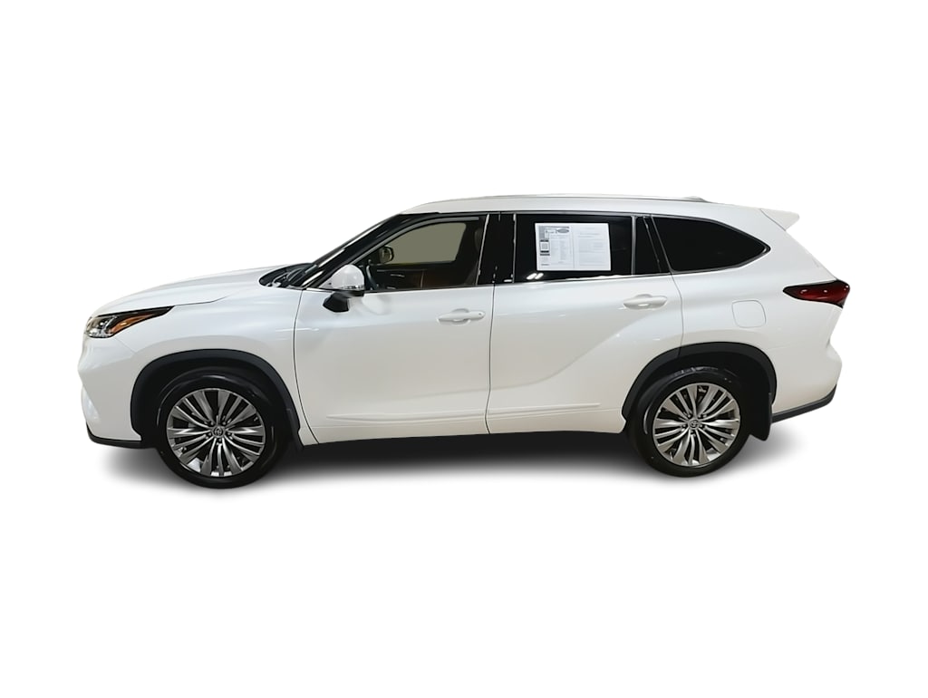 Thumbnail: 2021 Toyota Highlander - 3