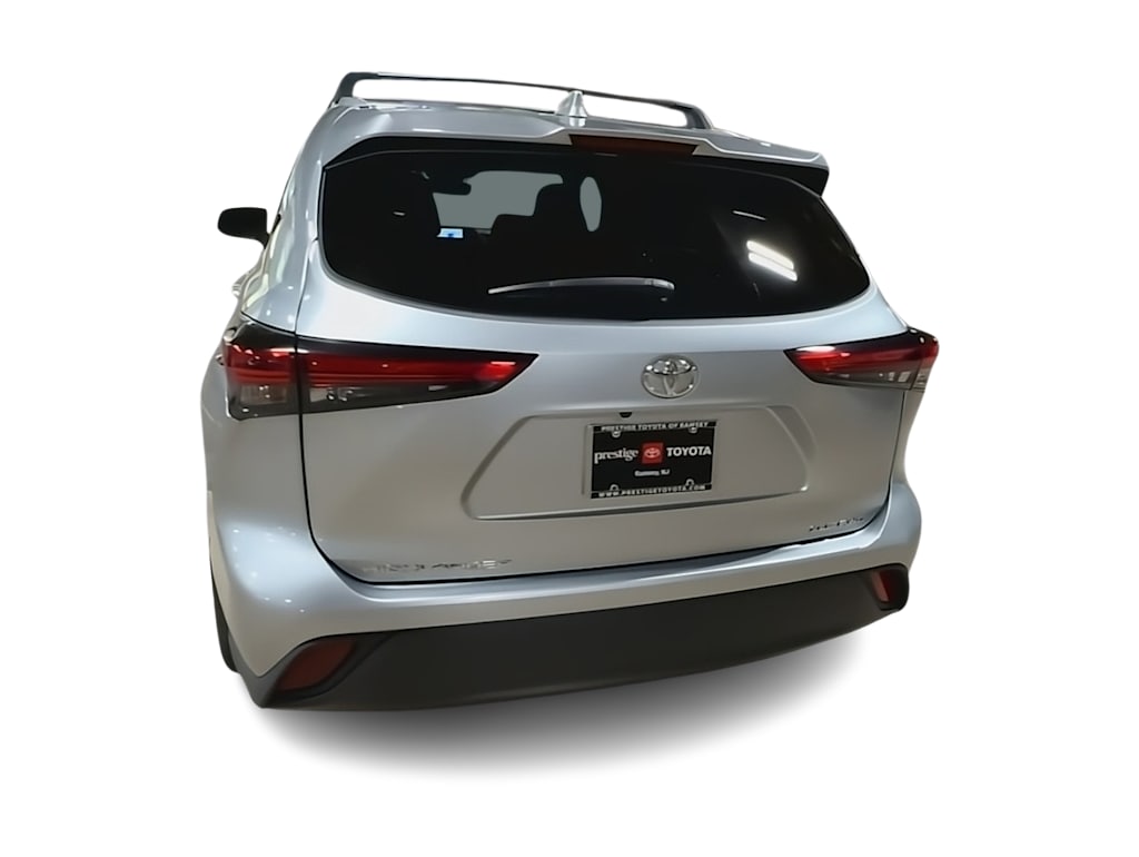 Thumbnail: 2022 Toyota Highlander - 4