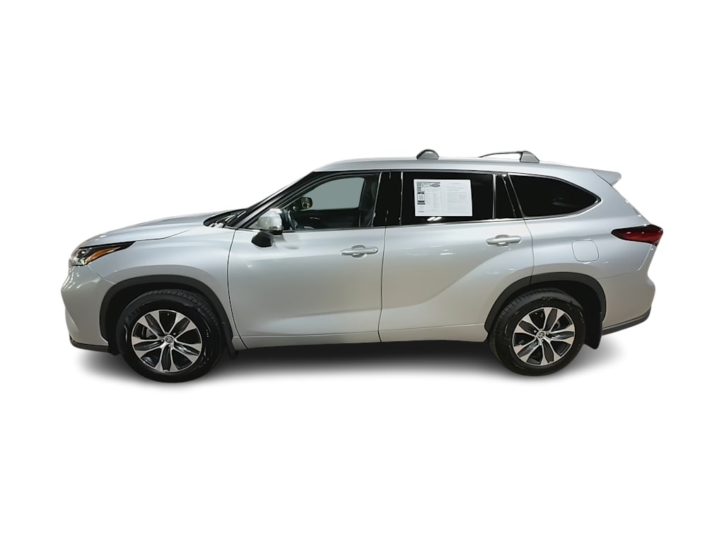 Thumbnail: 2022 Toyota Highlander - 3