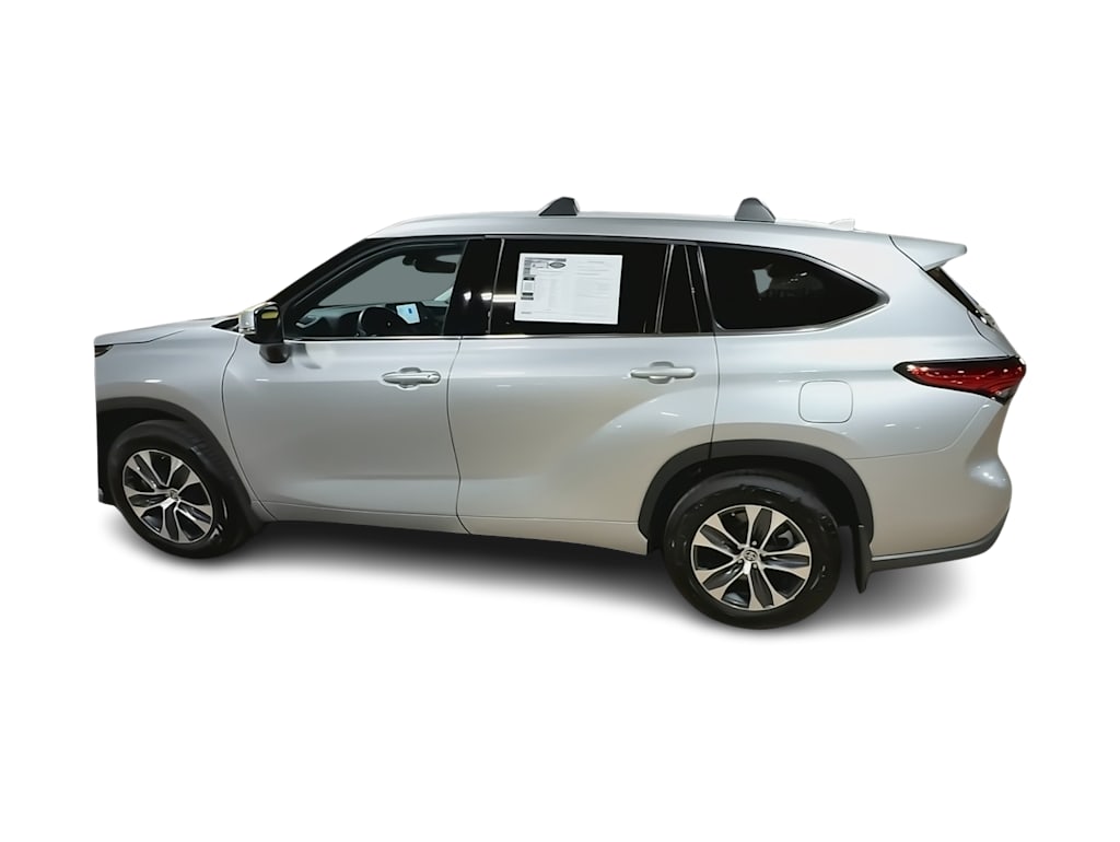 Thumbnail: 2022 Toyota Highlander - 21