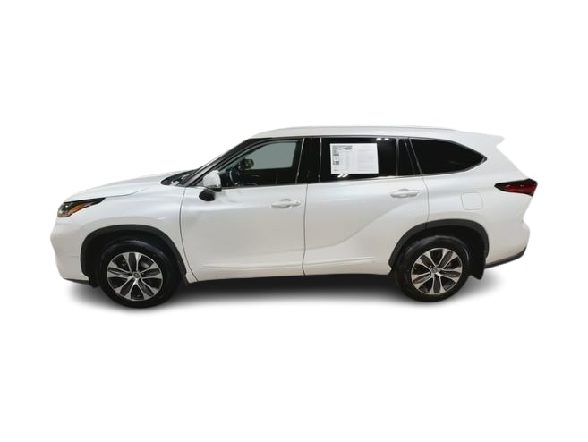 Thumbnail: 2022 Toyota Highlander - 3