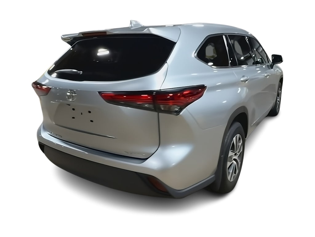 Thumbnail: 2022 Toyota Highlander - 22