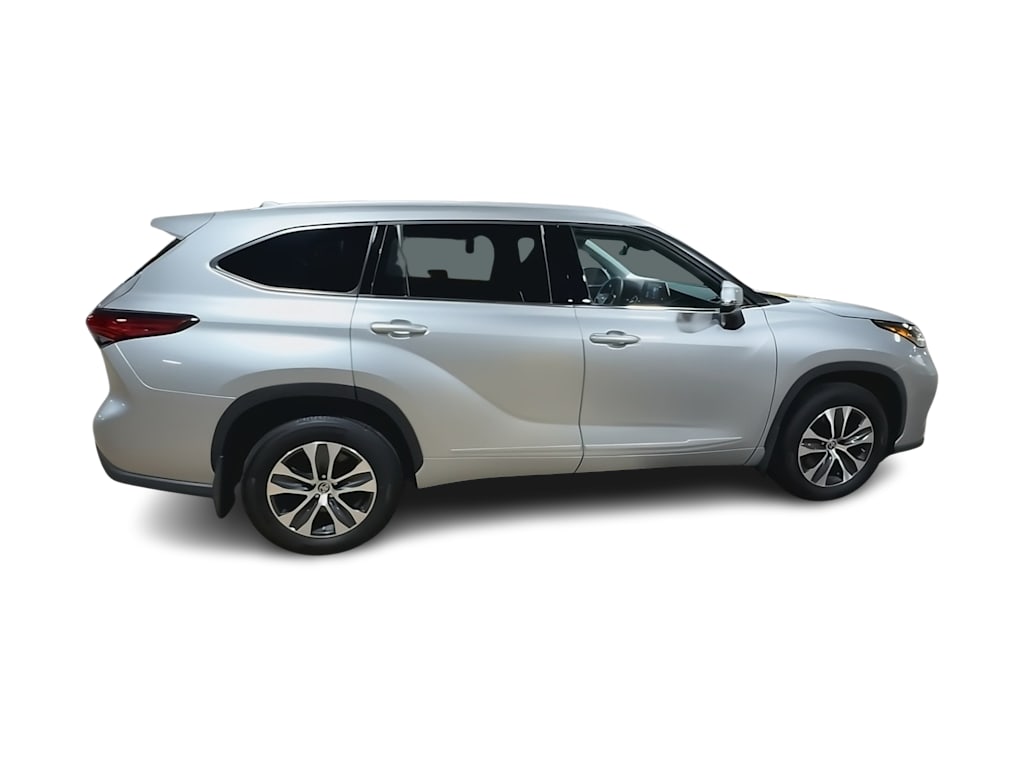 Thumbnail: 2022 Toyota Highlander - 23