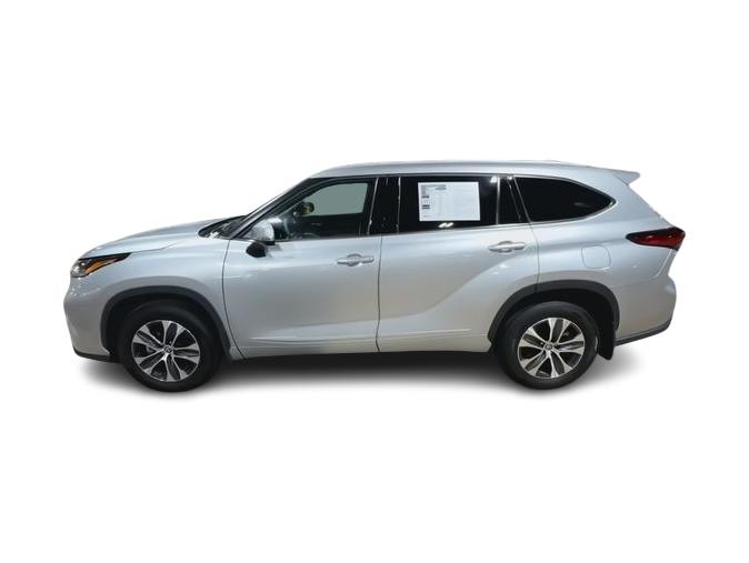 Thumbnail: 2022 Toyota Highlander - 3