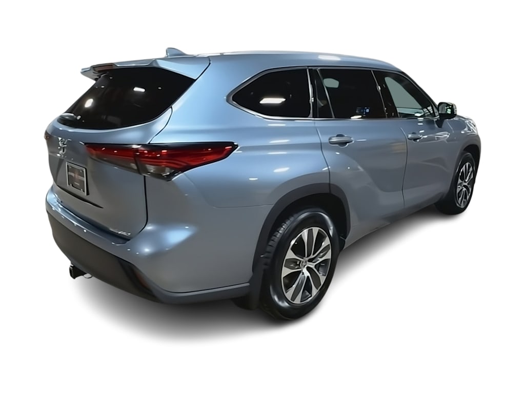 Thumbnail: 2022 Toyota Highlander - 22