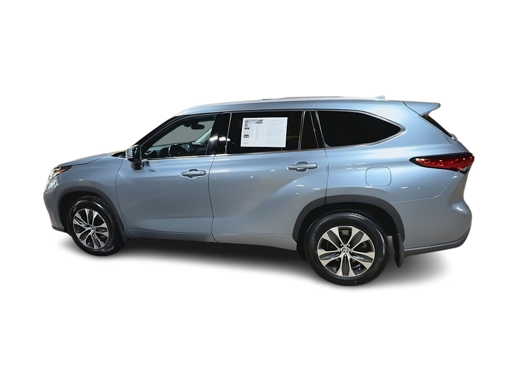 Thumbnail: 2022 Toyota Highlander - 21