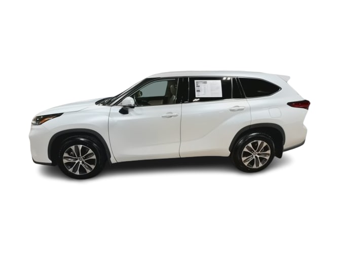 Thumbnail: 2022 Toyota Highlander - 3