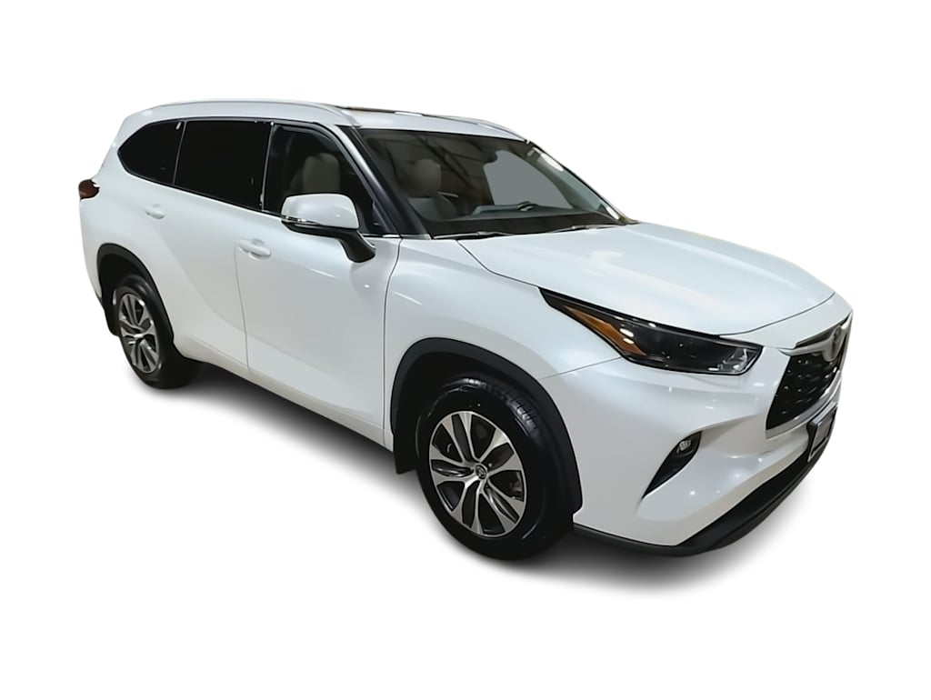 Thumbnail: 2022 Toyota Highlander - 18