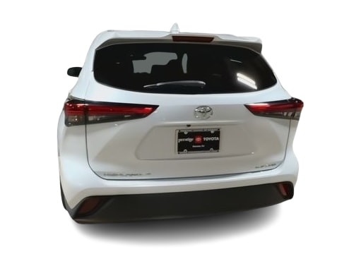 Thumbnail: 2022 Toyota Highlander - 4
