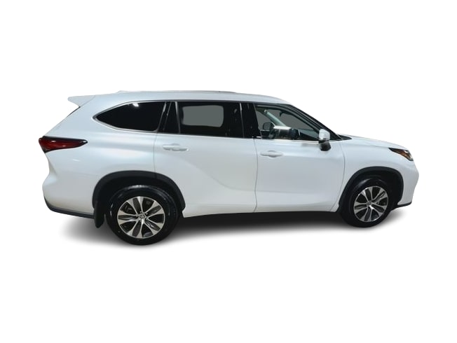 Thumbnail: 2022 Toyota Highlander - 22