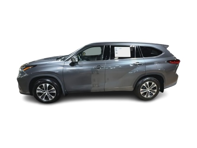 Thumbnail: 2022 Toyota Highlander - 3