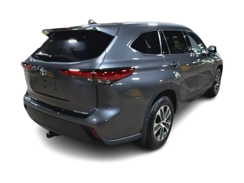 Thumbnail: 2022 Toyota Highlander - 21