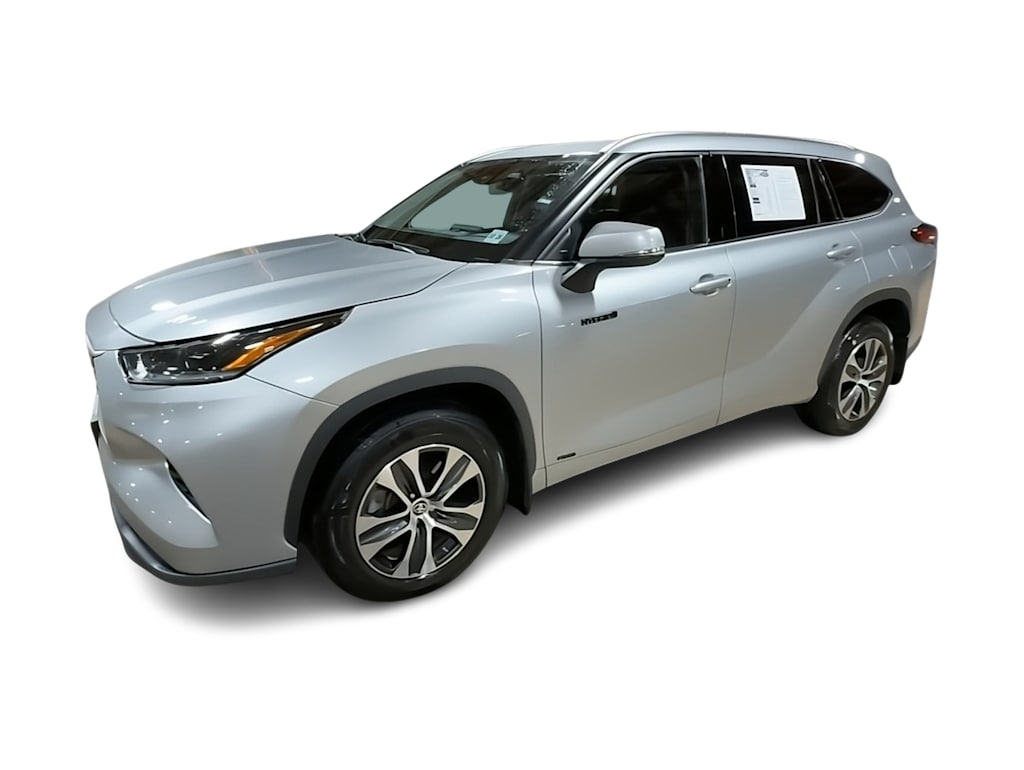 Thumbnail: 2021 Toyota Highlander - 3