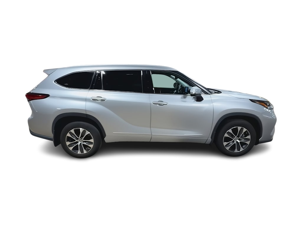Thumbnail: 2022 Toyota Highlander - 22