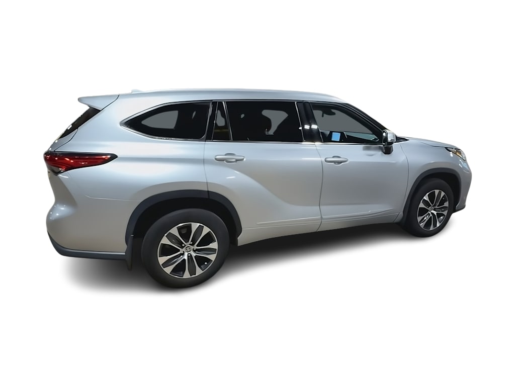 Thumbnail: 2022 Toyota Highlander - 21