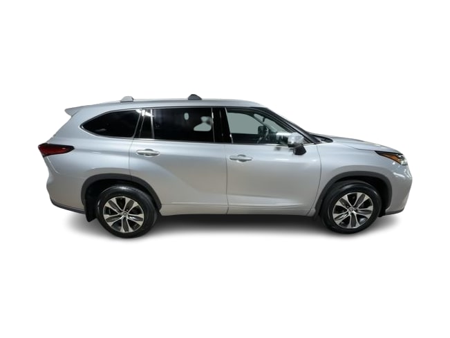 Thumbnail: 2022 Toyota Highlander - 23