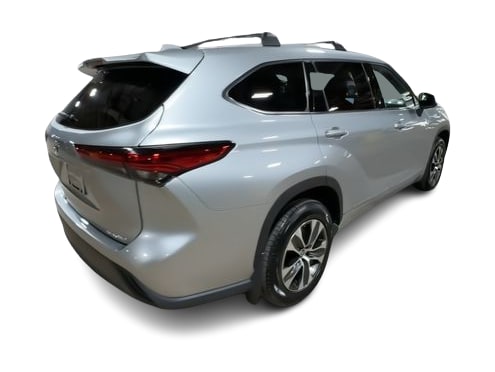 Thumbnail: 2022 Toyota Highlander - 22