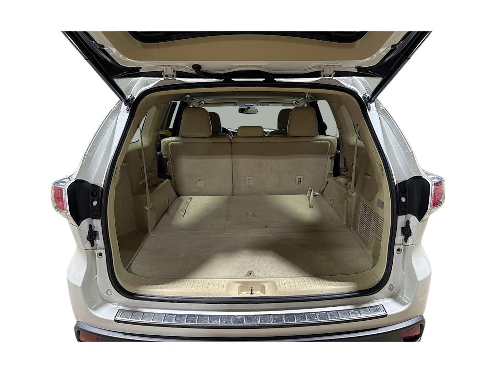 Thumbnail: 2016 Toyota Highlander - 16