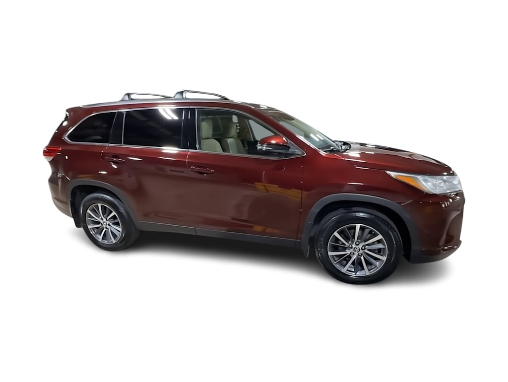 Thumbnail: 2019 Toyota Highlander - 21