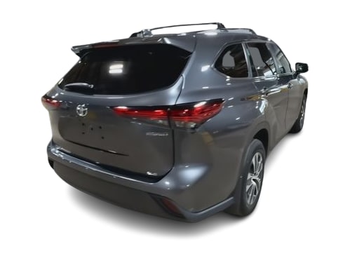 Thumbnail: 2023 Toyota Highlander - 22