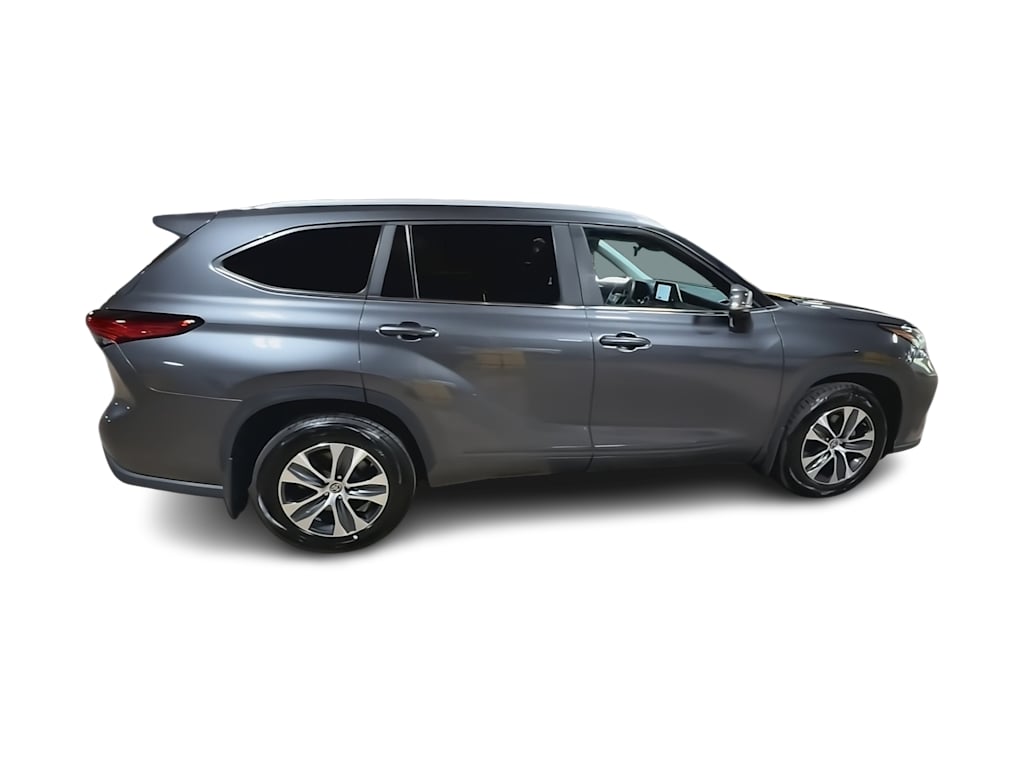 Thumbnail: 2023 Toyota Highlander - 23