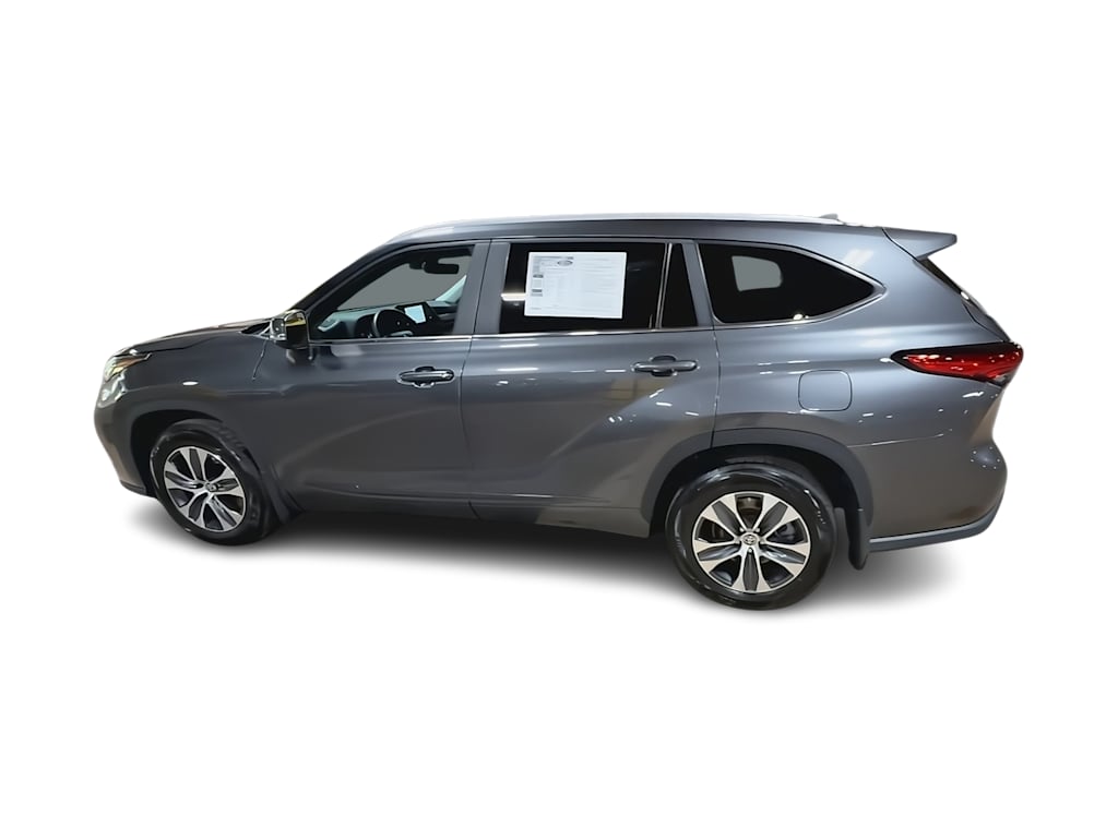 Thumbnail: 2023 Toyota Highlander - 21