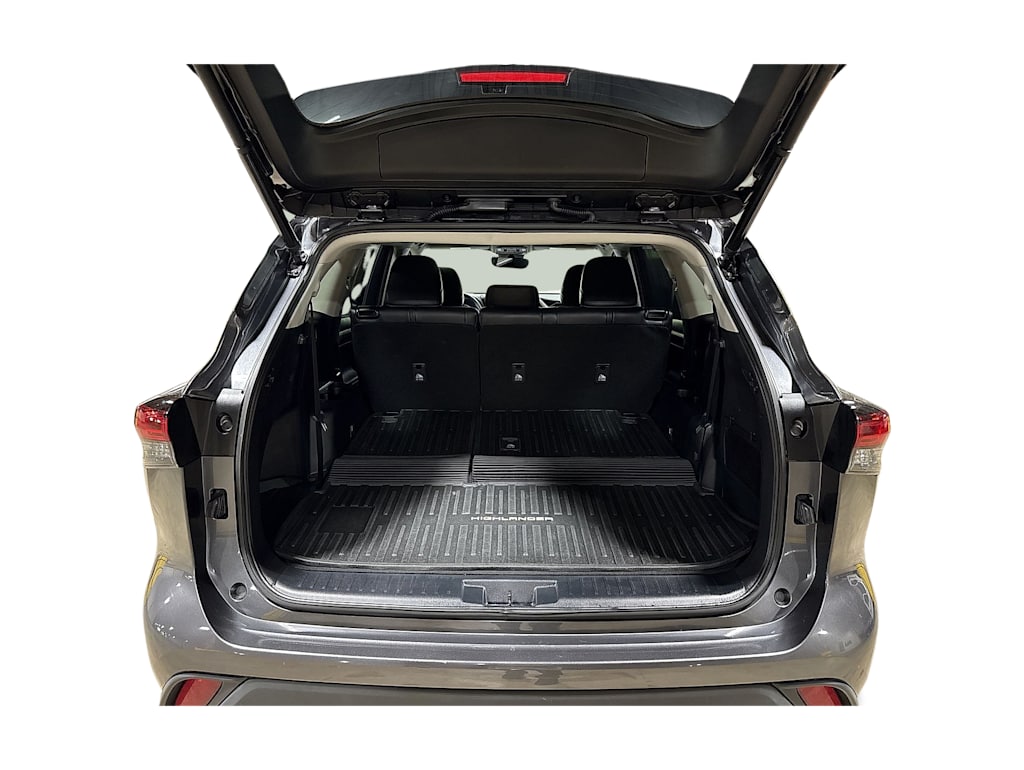 Thumbnail: 2023 Toyota Highlander - 16