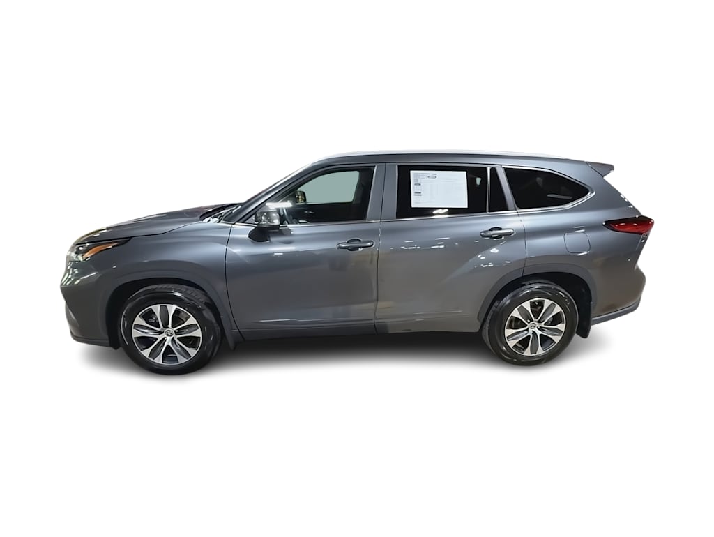 Thumbnail: 2023 Toyota Highlander - 3