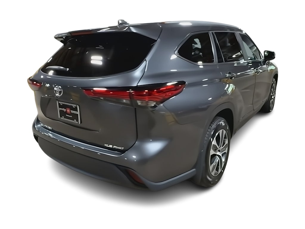 Thumbnail: 2023 Toyota Highlander - 22