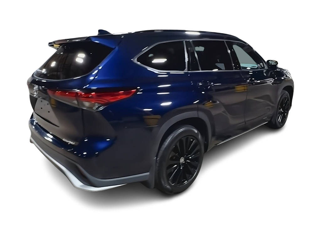 Thumbnail: 2023 Toyota Highlander - 21