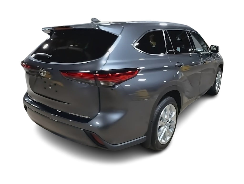 Thumbnail: 2023 Toyota Highlander - 22