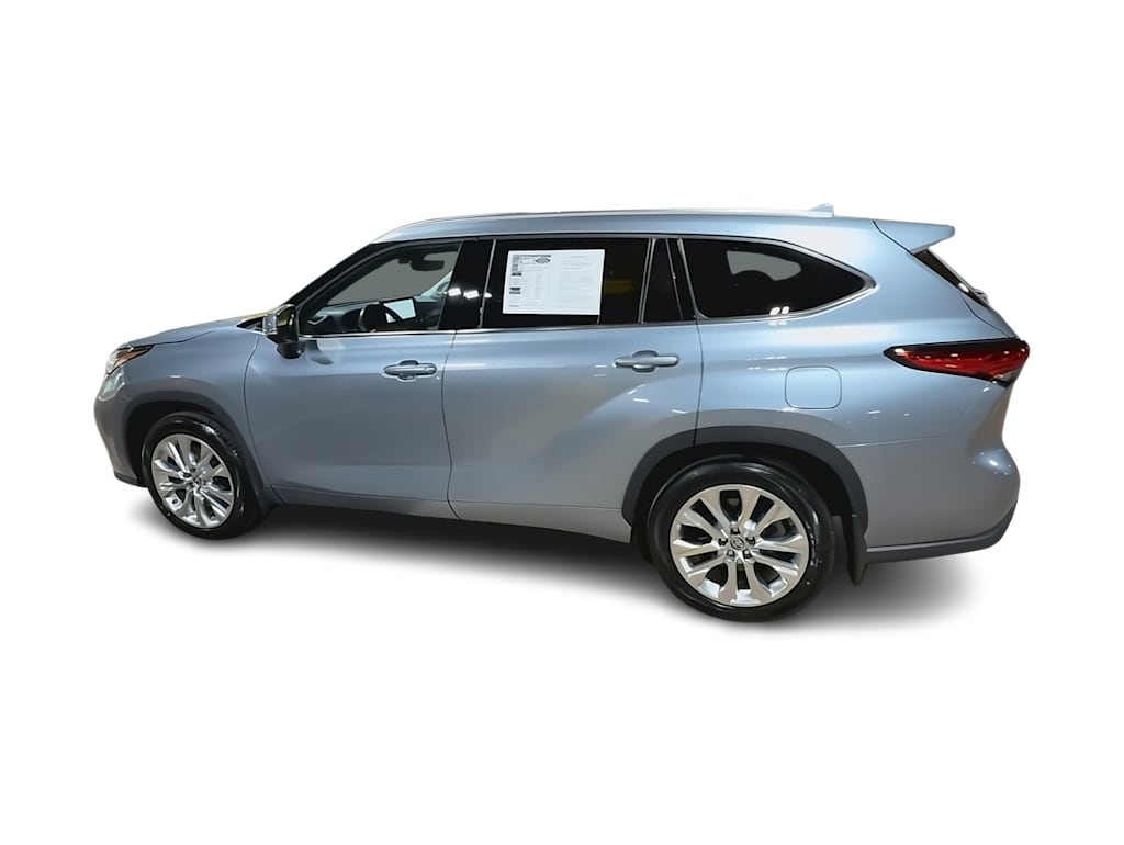 Thumbnail: 2023 Toyota Highlander - 21