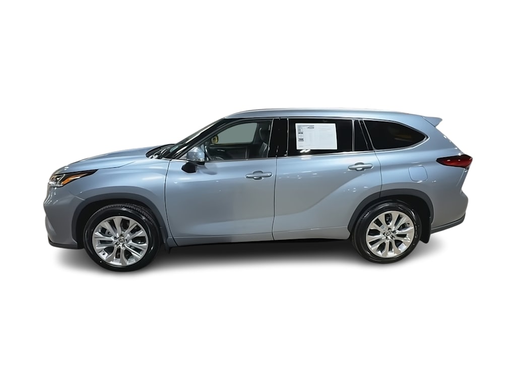 Thumbnail: 2023 Toyota Highlander - 3