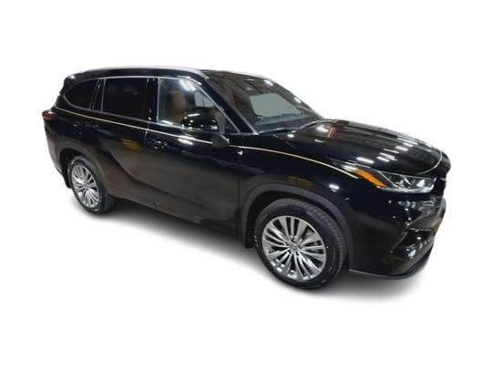 Thumbnail: 2023 Toyota Highlander - 18