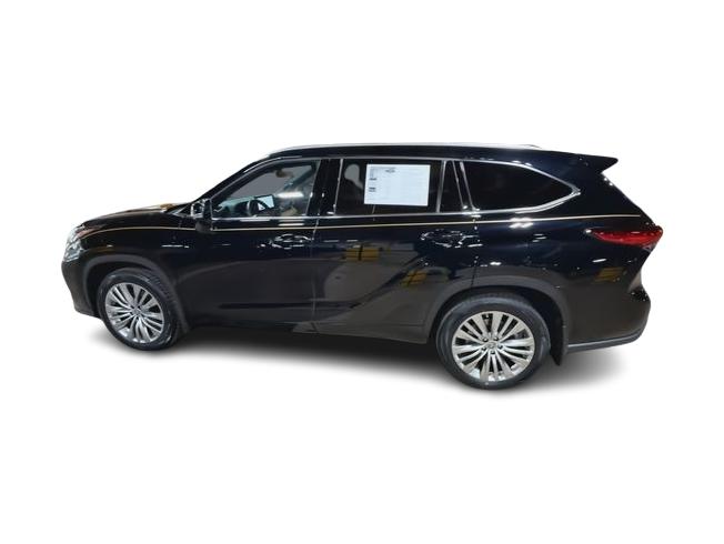 Thumbnail: 2023 Toyota Highlander - 20