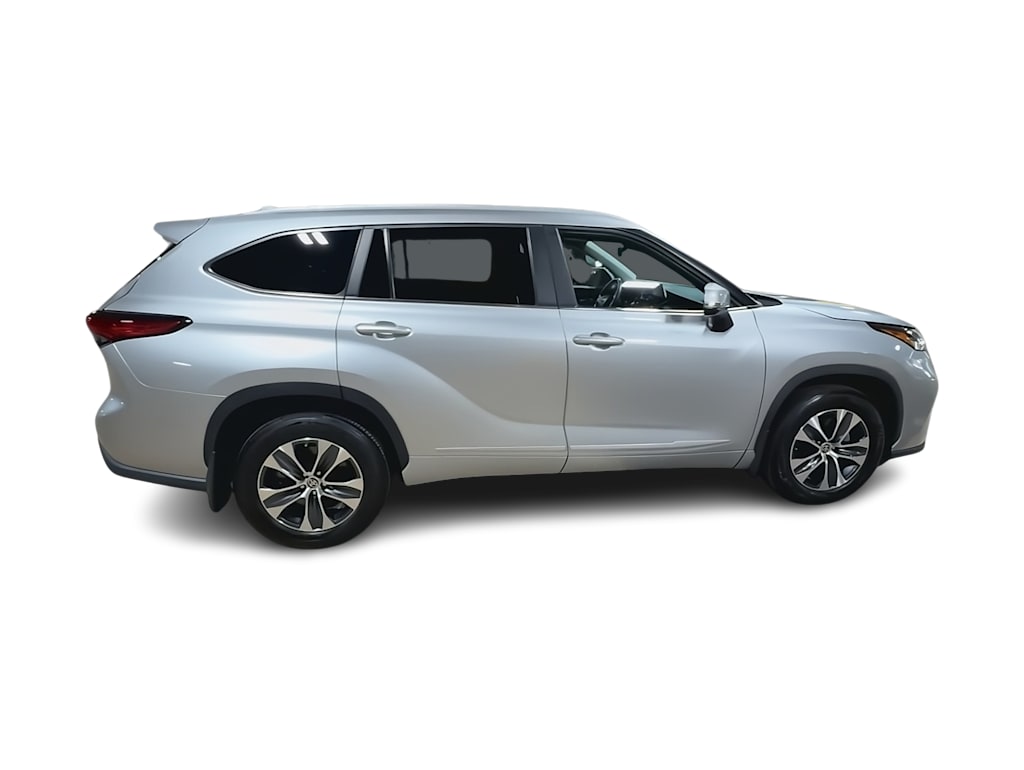 Thumbnail: 2023 Toyota Highlander - 22