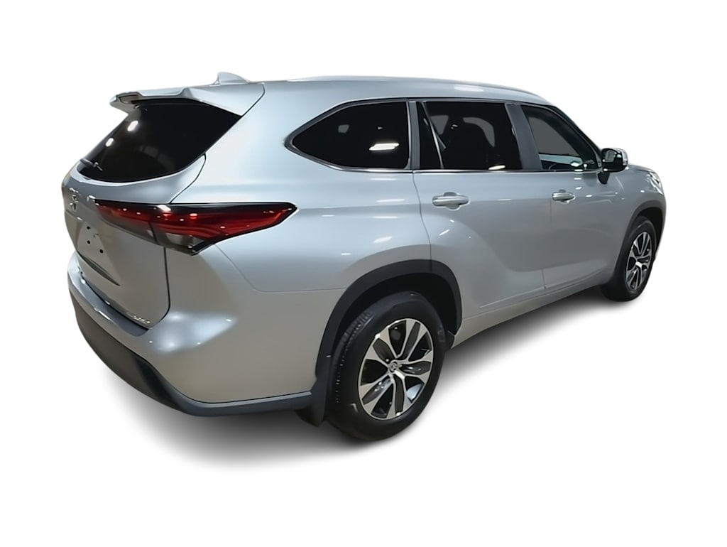 Thumbnail: 2023 Toyota Highlander - 21