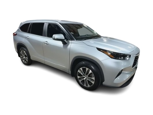 Thumbnail: 2023 Toyota Highlander - 18