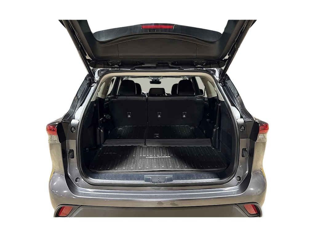 Thumbnail: 2023 Toyota Highlander - 16