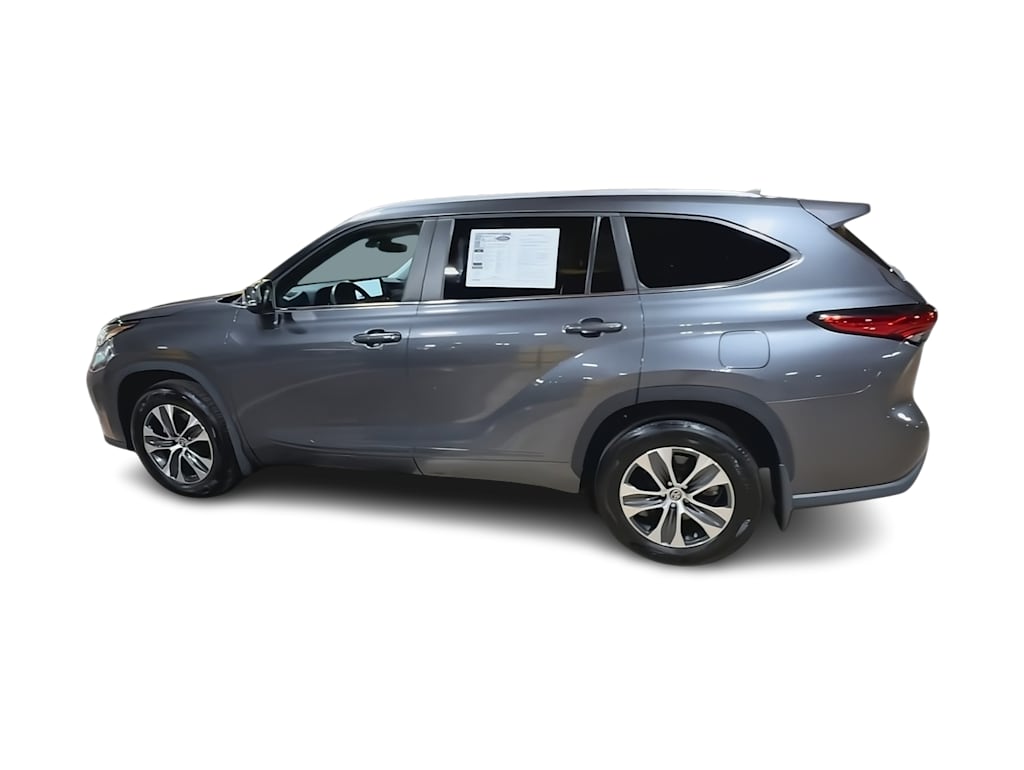 Thumbnail: 2023 Toyota Highlander - 21