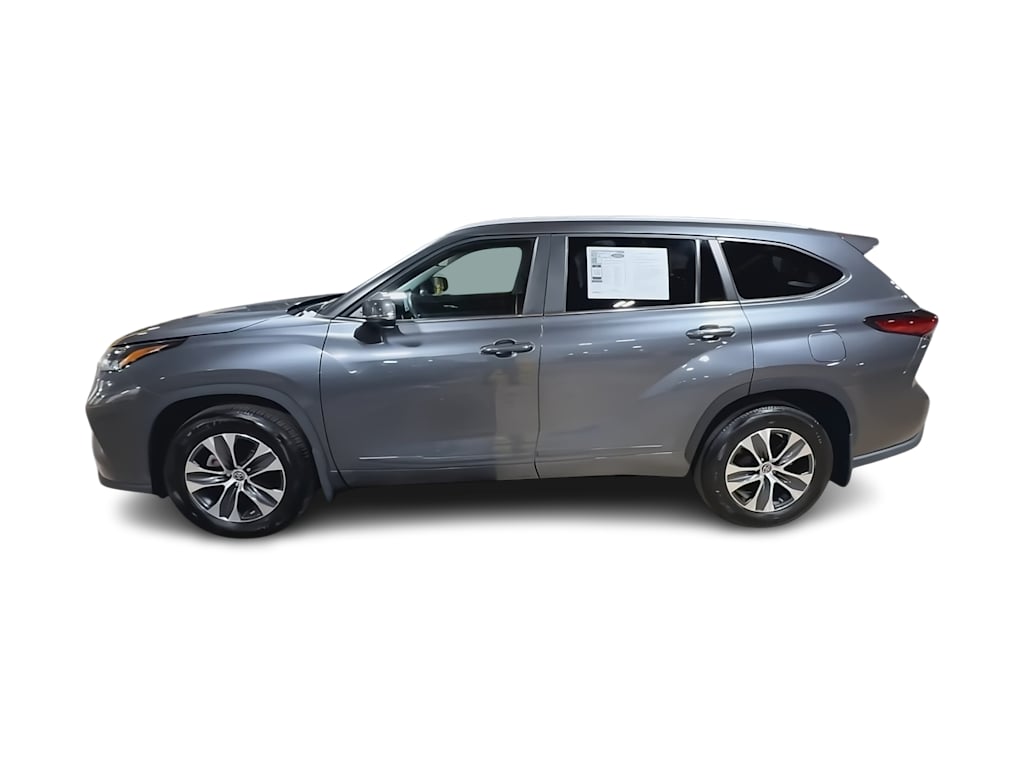 Thumbnail: 2023 Toyota Highlander - 3