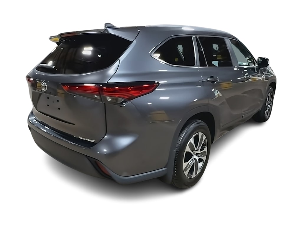 Thumbnail: 2023 Toyota Highlander - 22