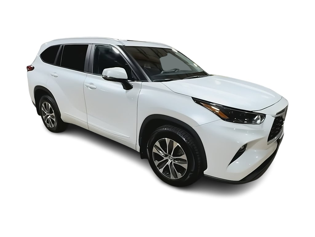 Thumbnail: 2023 Toyota Highlander - 18