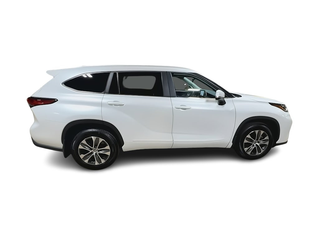 Thumbnail: 2023 Toyota Highlander - 22