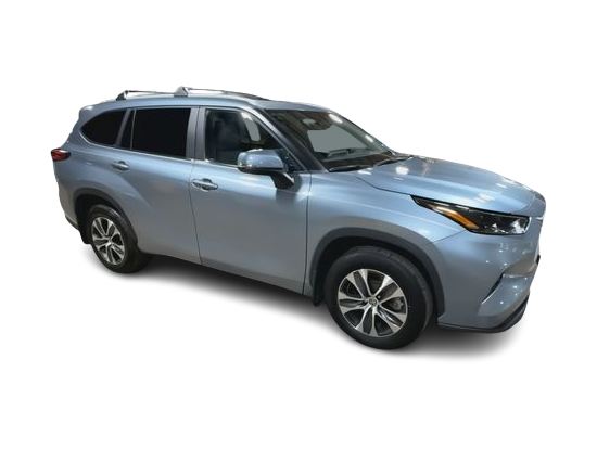 Thumbnail: 2023 Toyota Highlander - 18