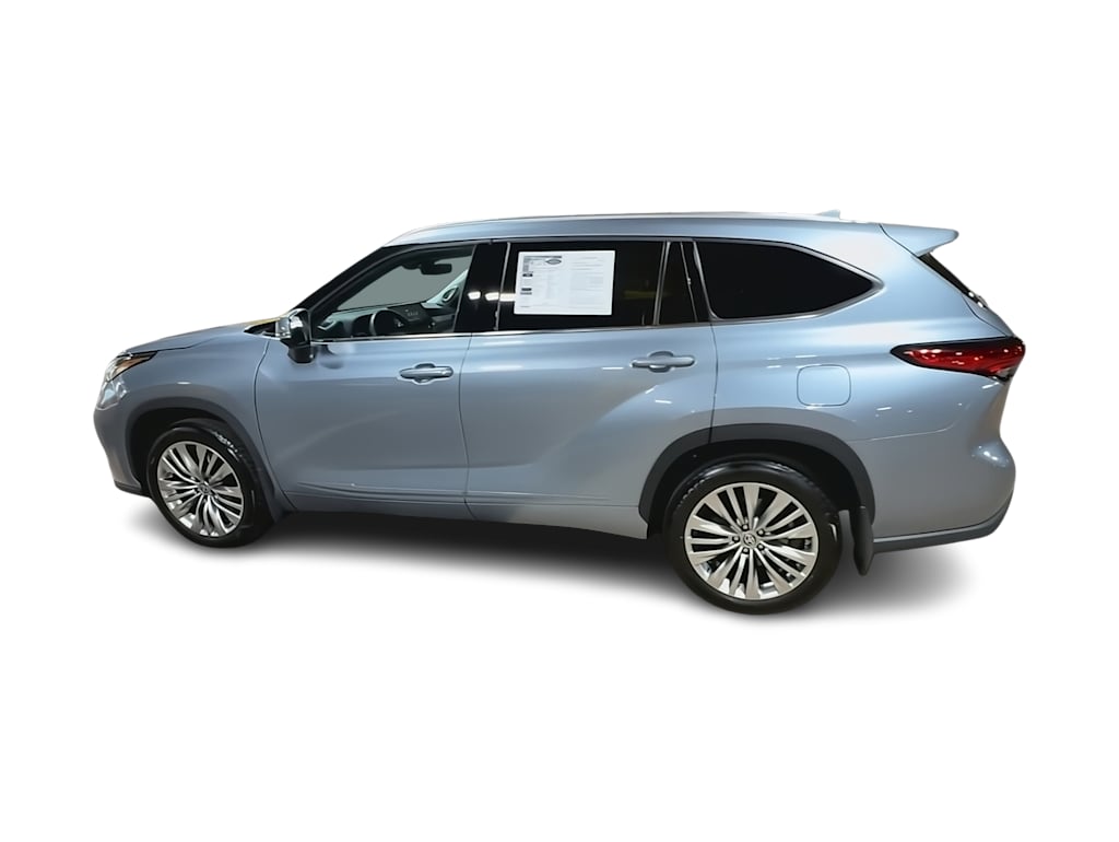 Thumbnail: 2023 Toyota Highlander - 20