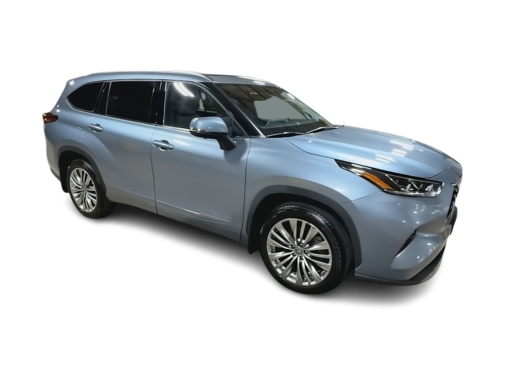 Thumbnail: 2023 Toyota Highlander - 18
