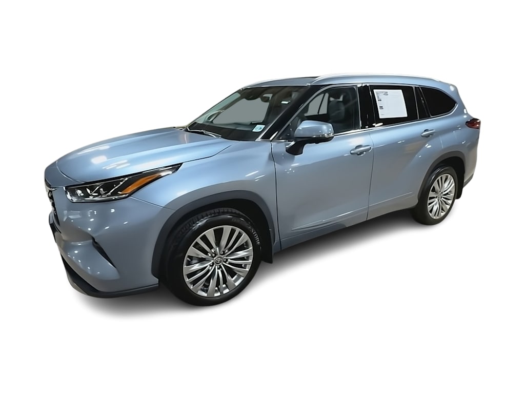 Thumbnail: 2023 Toyota Highlander - 3